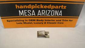 25536936 Cadillac 1991-1993 Deville Fleetwood Fwd Hood Compartment Engine Light #25536936