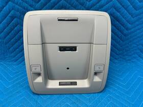 84145803 Gmc Sierra Chevrolet Silverado Roof Overhead Console Dome Light Lamp Gray Oem