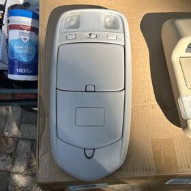 Lc6389970 Mazda 2000 2001 2002 2003 2004 2005 2006 Mpv Van Overhead Center Console Dome