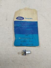 E0vy-13711-a Nos 1980-1989 Ford Lincoln Town Car Socket And Bulb Assembly E0vy13711a