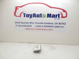 262.to1g09 Toyota Yaris 09 10 11 Grey Domelamp
